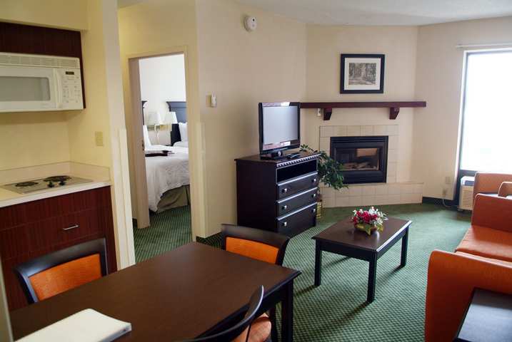 Hampton Inn & Suites Cleveland-Airport/Middleburg Heights Room photo